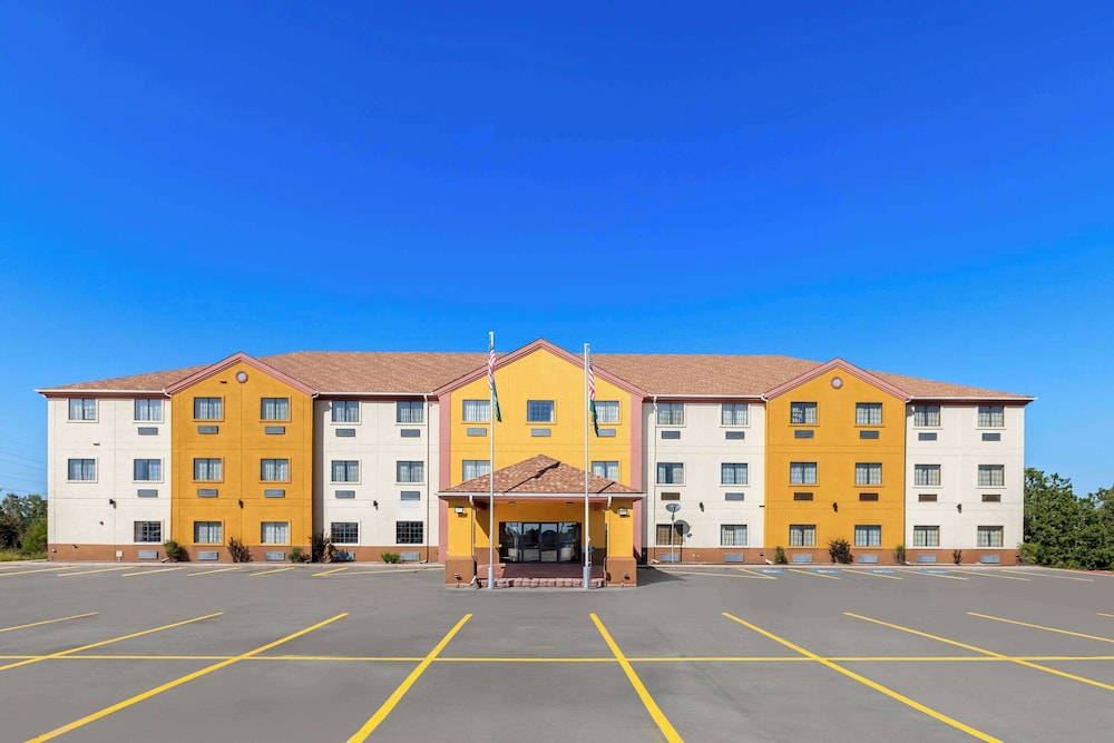 Days Inn & Suites by Wyndham McAlester - featured photo