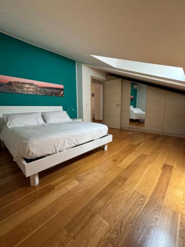 Loren House — 4-Star Luxury Hotel in Naples, Italy