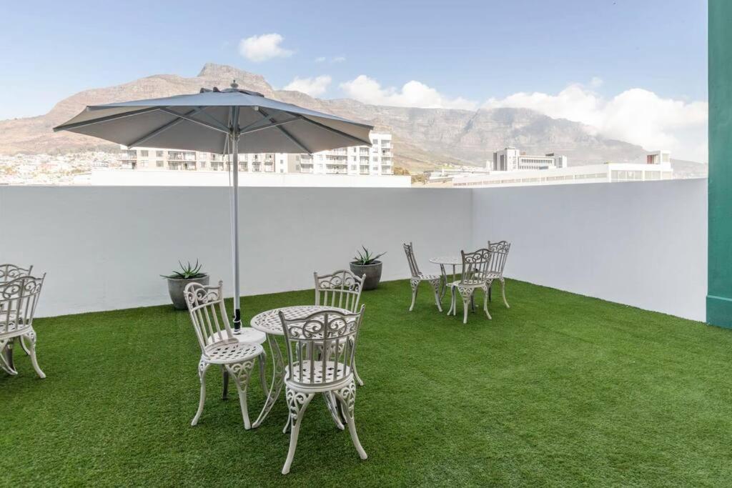 Contemporary arty Studio Balcony Mountain views