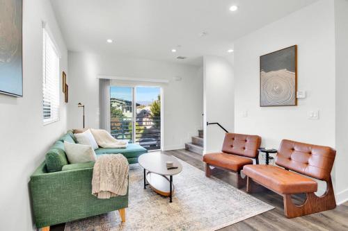 Fresh & New Downtown LA Condo — 4-Star Luxury Hotel in Los Angeles, United States