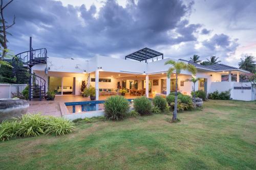 Peaks and Beaches Pool villa. — 4-Star Luxury Hotel in Sam Roi Yot, Thailand