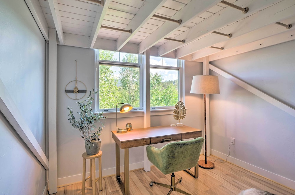 5 Mi to Ski Resort: Breck Penthouse Studio in Breckenridge, United States