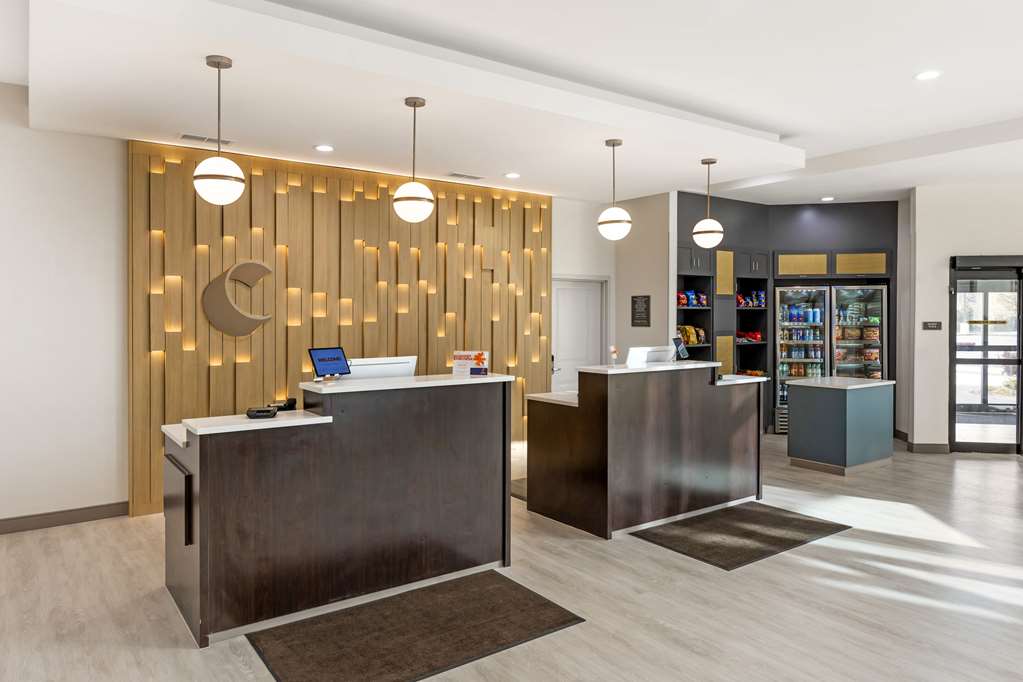 La Quinta Inn & Suites by Wyndham Verona - photo 2