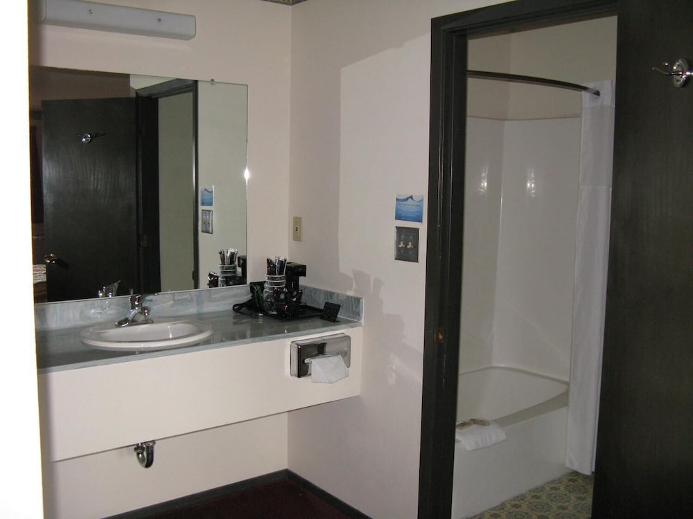 Branding Iron Motel - photo 17
