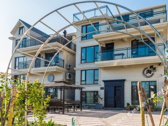 Elephant Mountain meets Sea Inn in Menghai, People's Republic of China