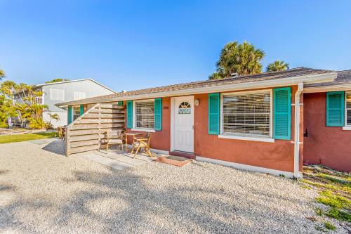 Holmes Beach Bungalow — 4-Star Luxury Hotel in Holmes Beach, United States