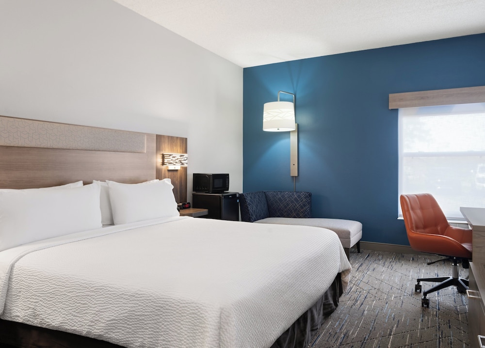 Holiday Inn Express Indianapolis Airport by IHG - photo 26