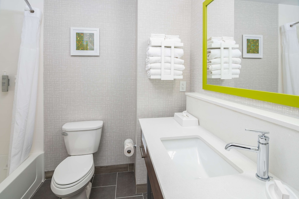 Hampton Inn & Suites Hartford Manchester - photo 23