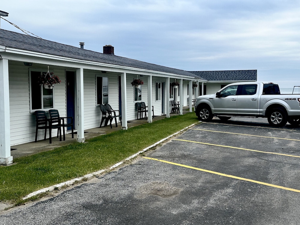 Sunrise Beach Motel - photo 9