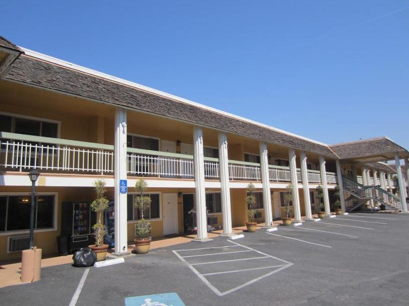 Caravelle Inn Suites - photo 16