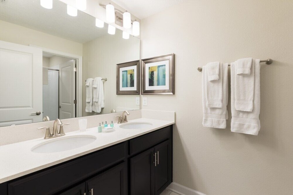 Amazing Championsgate Resort 6 Bed 6 Bath Pool Home - photo 15