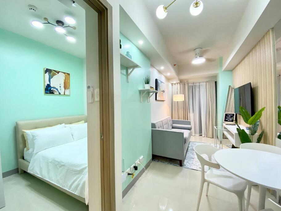 ClaySky Staycation Cozy Modern 1BR unit near MOA with Netflix & HBO Max — 4-Star Luxury Hotel in Manila, Philippines