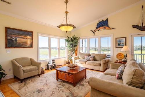 Coastal Living by Oak Island Accommodations - photo 10