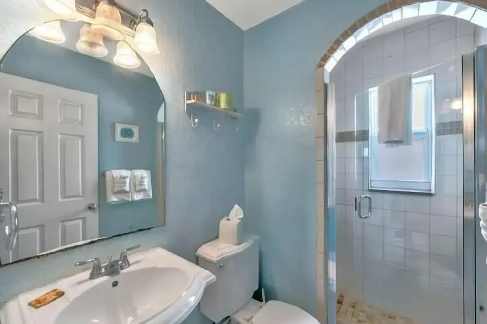 Blue Wave Motel & Suites - photo 7
