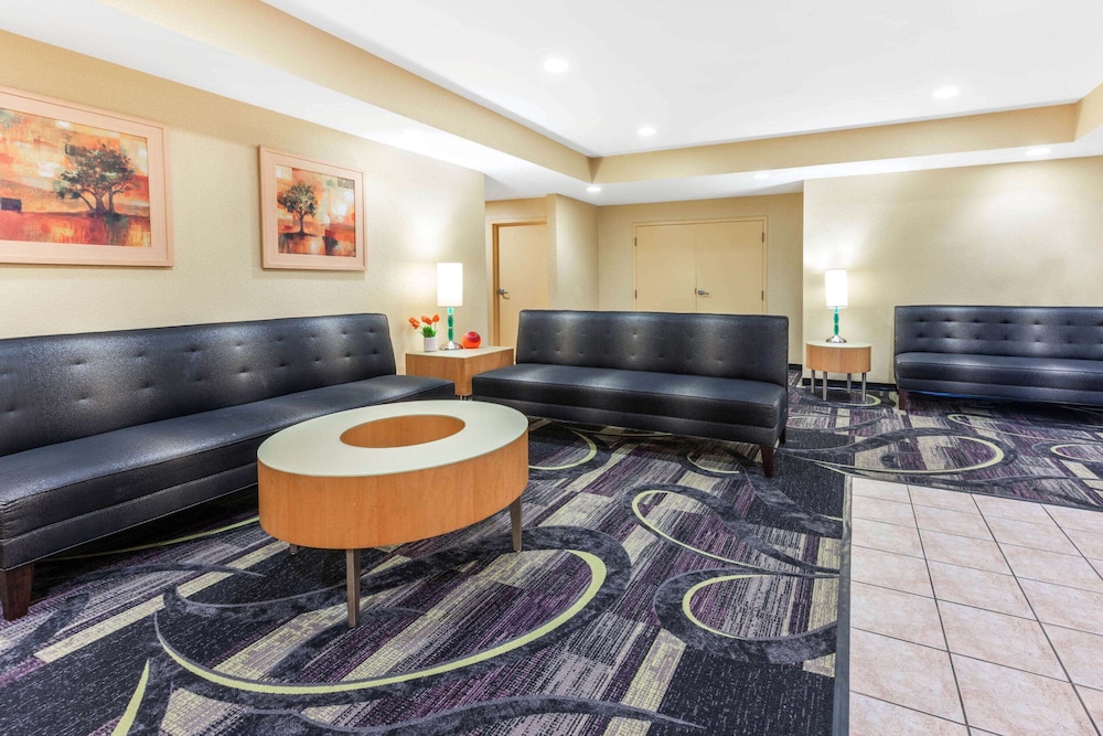 La Quinta by Wyndham Fort Lauderdale Pompano Beach - photo 3
