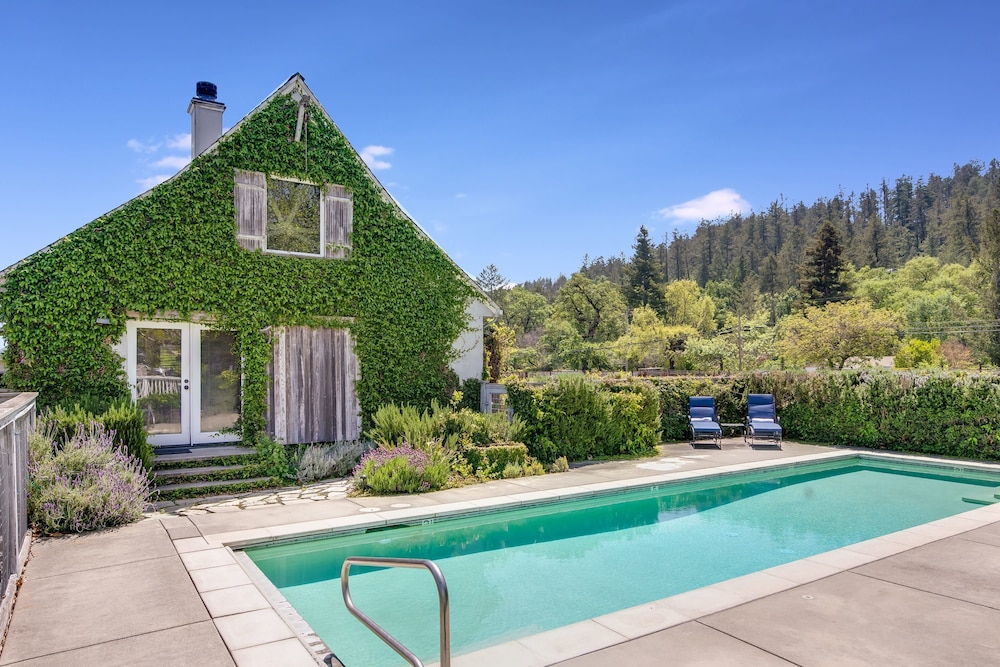Villa in French Chateau Estate in Napa Valley — 4-Star Luxury Hotel in Calistoga, United States
