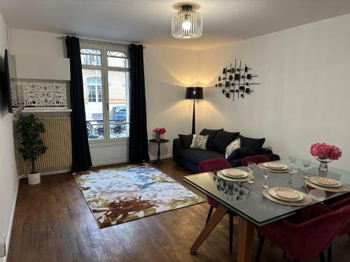 Cathedral Hypercenter 3 Min Train Station in Reims, France