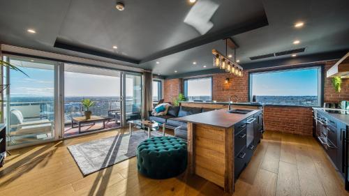 CBD Loft Style Apartment with Free Valet Parking — 4-Star Luxury Hotel in Christchurch, New Zealand