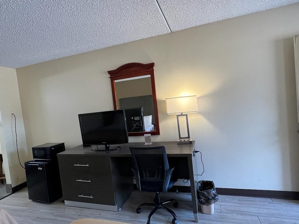 Rodeway Inn Walterboro I 95 - photo 16