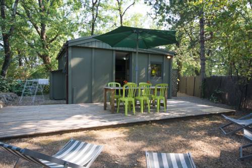 Camping Les Cent Chenes — 4-Star Luxury Hotel in Saint-Jeannet, France
