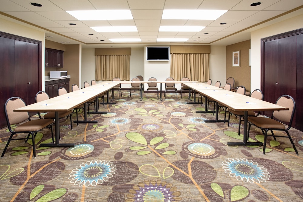 Holiday Inn Express & Suites Minot by IHG - photo 30