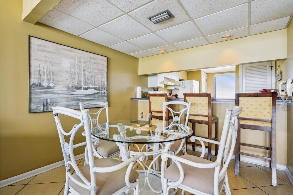 Edgewater Resort by Book That Condo - photo 17
