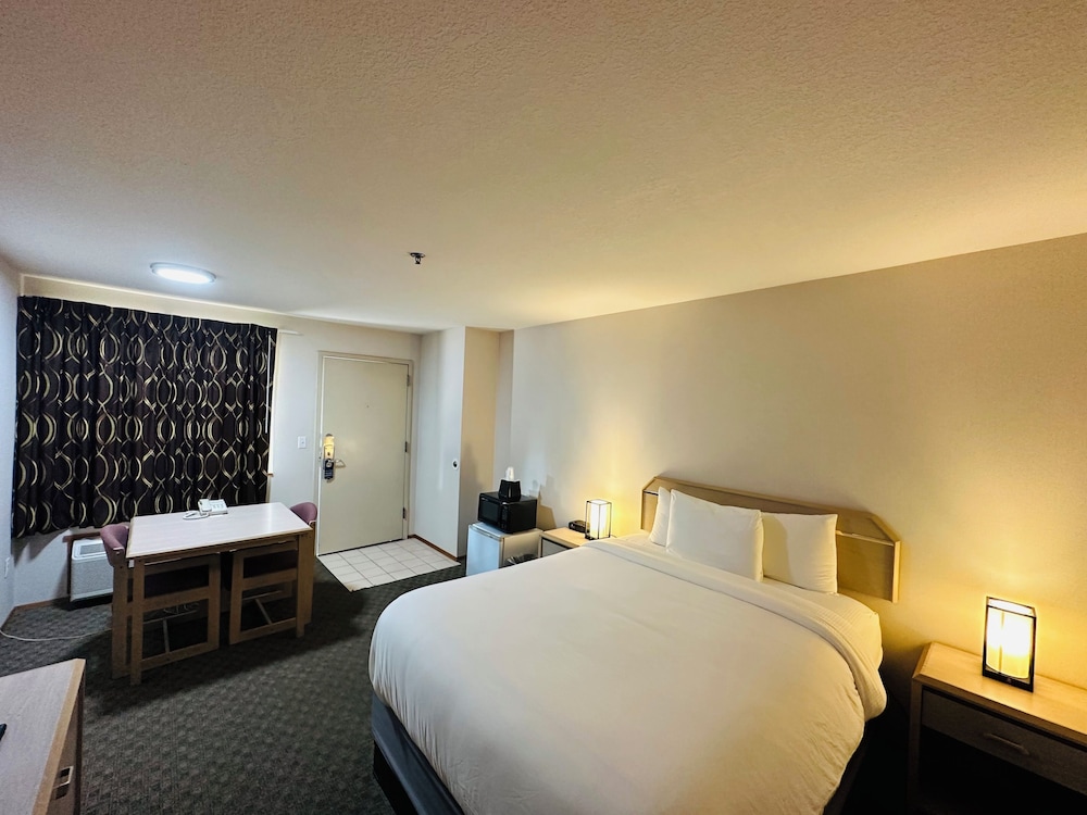 Timberland Inn & Suites - photo 18