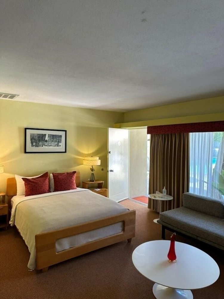 Orbit In 21 and Over a Town and Desert Boutique Hotel - photo 2