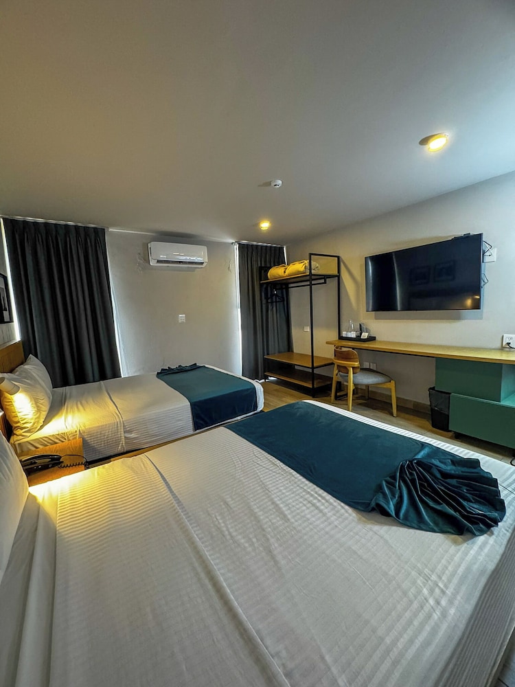 Oliva Plaza Hotel