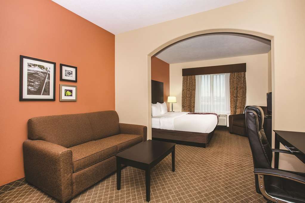 La Quinta Inn & Suites by Wyndham Ely - photo 12