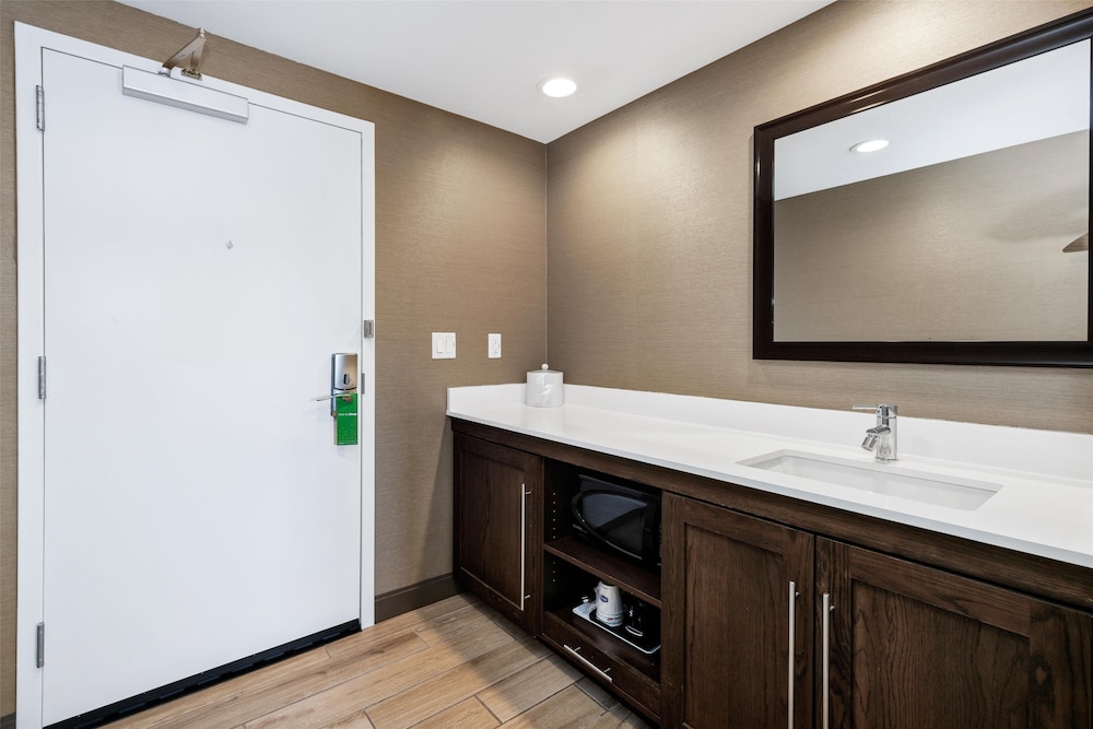 Hampton Inn & Suites Logan - photo 33