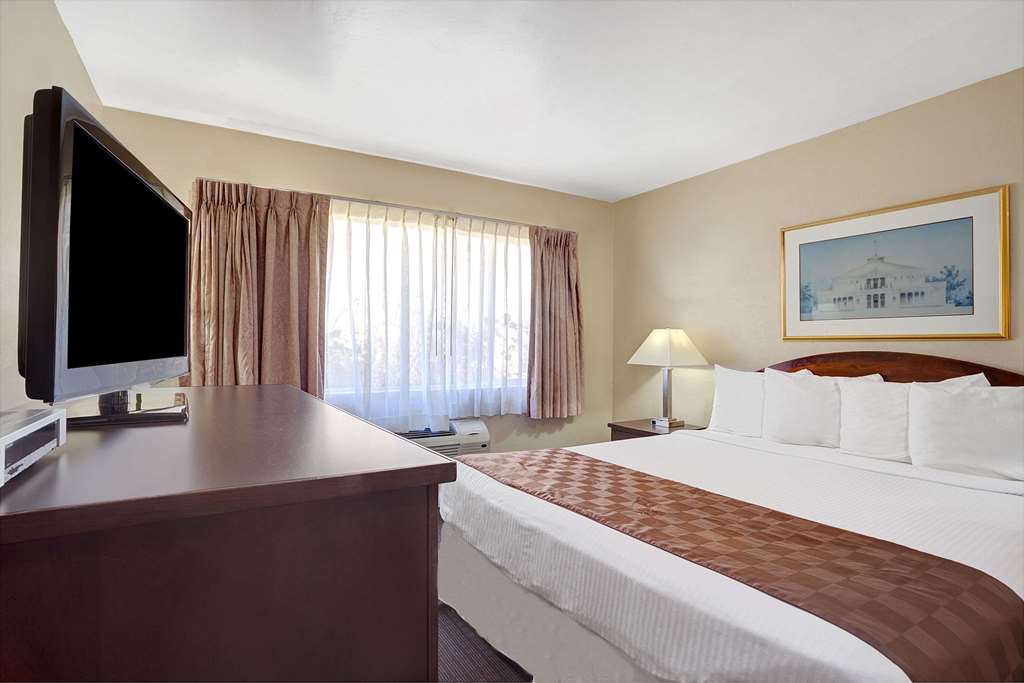 Travelodge by Wyndham Everett City Center - photo 11