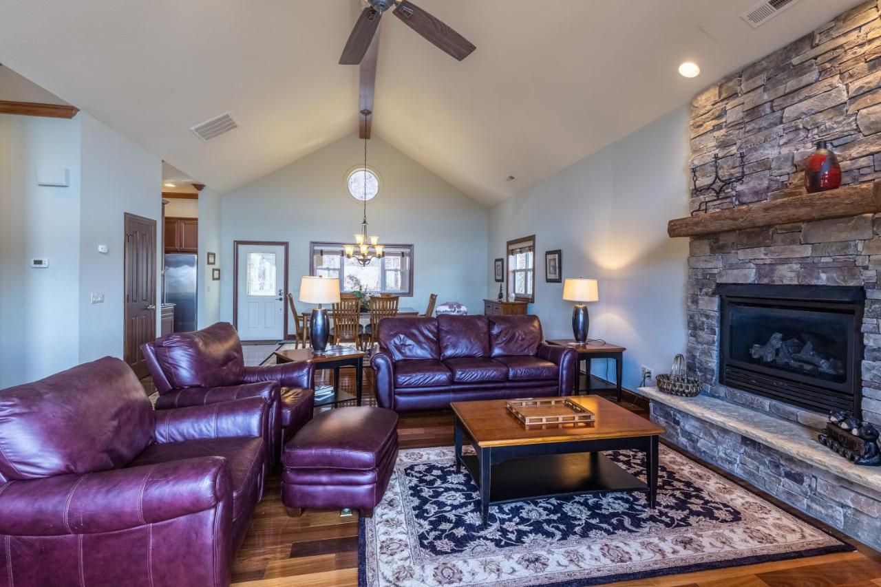 Smoky Mountain Escape — 4-Star Luxury Hotel in Whittier, United States