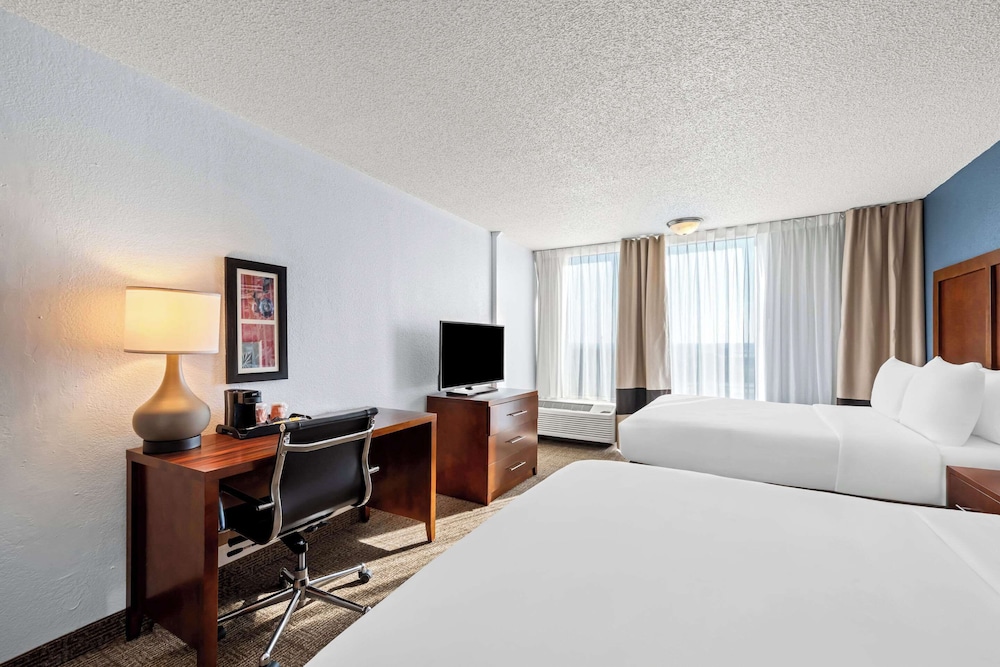 Comfort Inn & Suites Omaha Central - photo 7