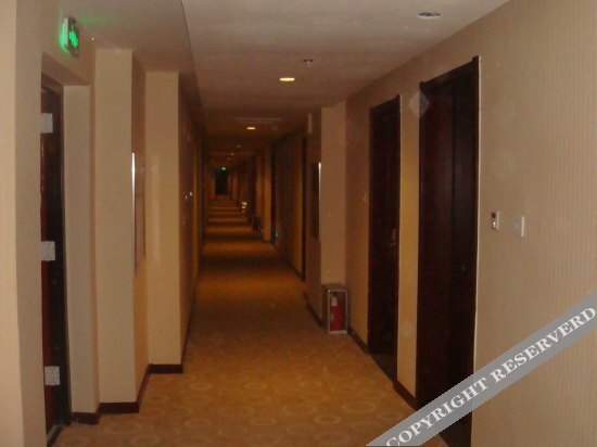 Yuerong Holiday Hotel — hotel in Sishui