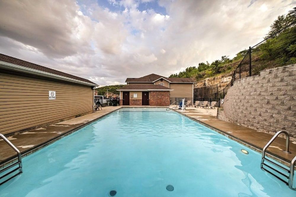 Glam R Us Pool Fabulous Location Must Stay - photo 24