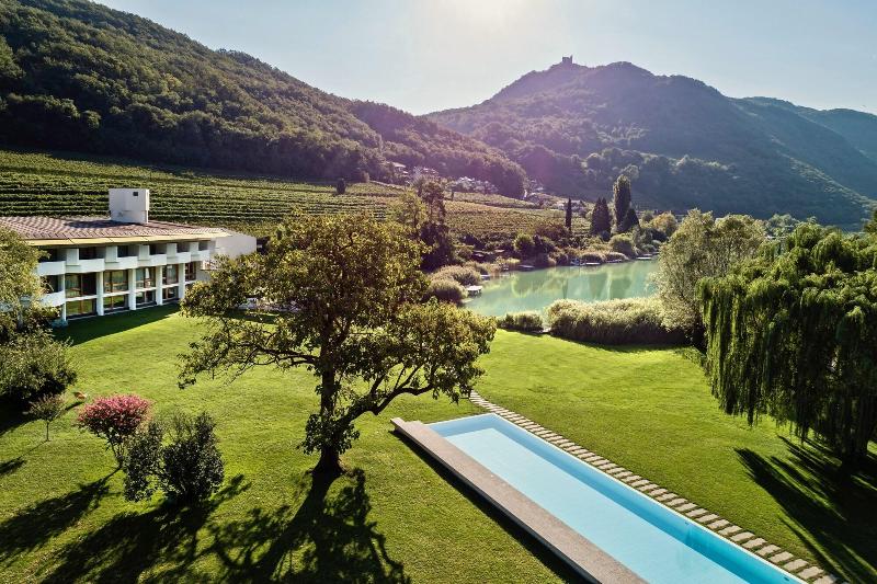 Seehotel Ambach — 4-Star Luxury Hotel in Caldaro Sulla Strada Del Vino, Italy