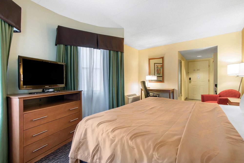 University Hotel & Suites Shippensburg Trademark by Wyndham - photo 8