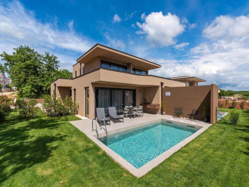 Apartment in Croatia near the Sea with Pool — 4-Star Luxury Hotel in Brtonigla, Croatia