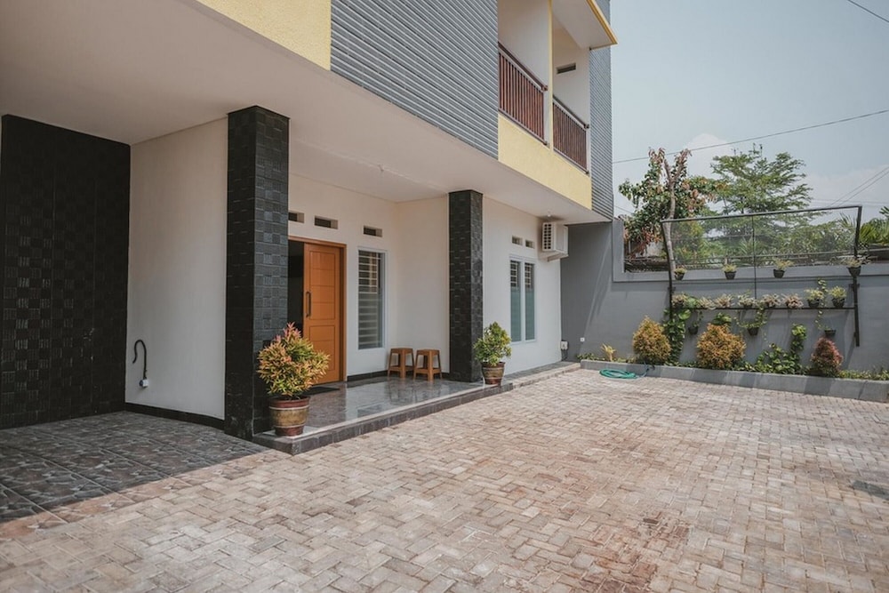 RedDoorz Syariah near Pahoman Lampung
