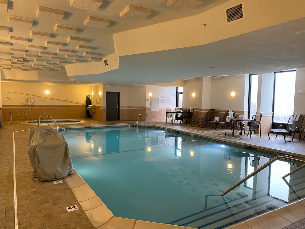EVEN Hotel Detroit North Troy - photo 16