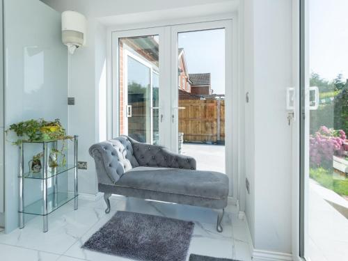 Stylish HouseSmart FeaturesJacuzziLarge Garden Pass the Keys