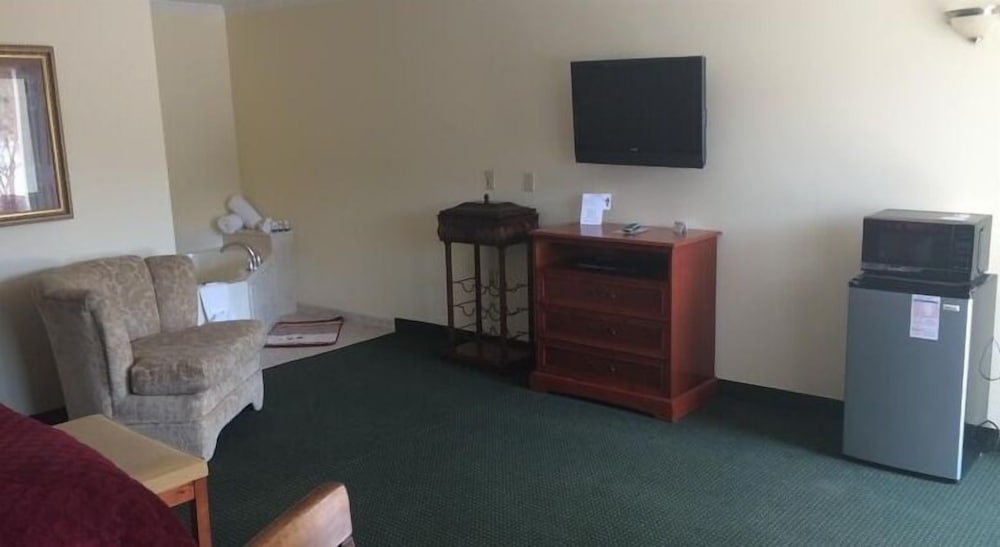 Hurricane Inn - photo 10