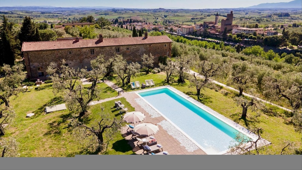Villa Monnalisa 12 Emma Villas — 4-Star Luxury Hotel in Vinci, Italy