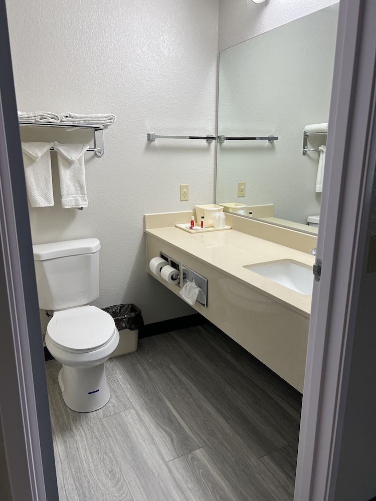 Baymont by Wyndham Omaha SW - photo 9