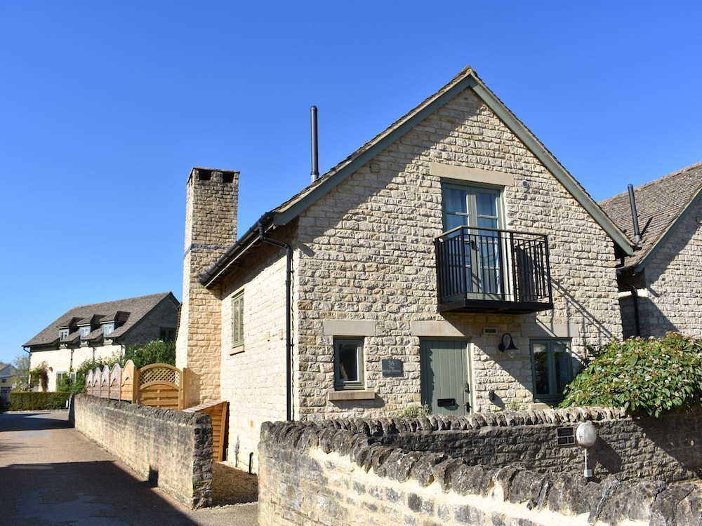 Bridge House — 4-Star Luxury Hotel in Cirencester, United Kingdom