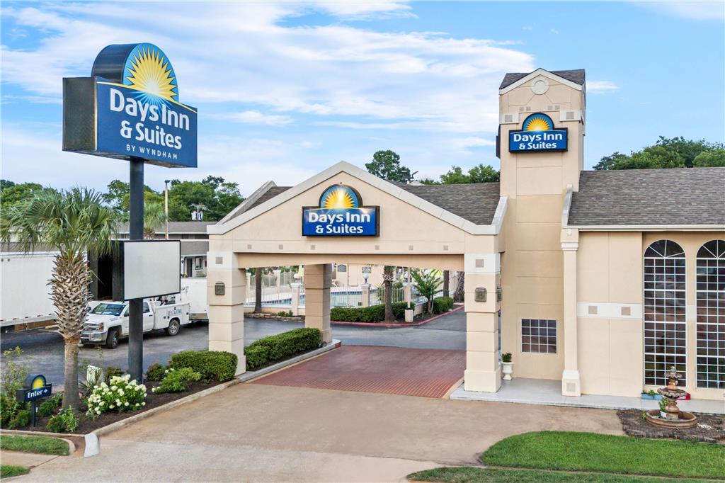 Days Inn by Wyndham Nacogdoches SFA University Downtown - photo 2