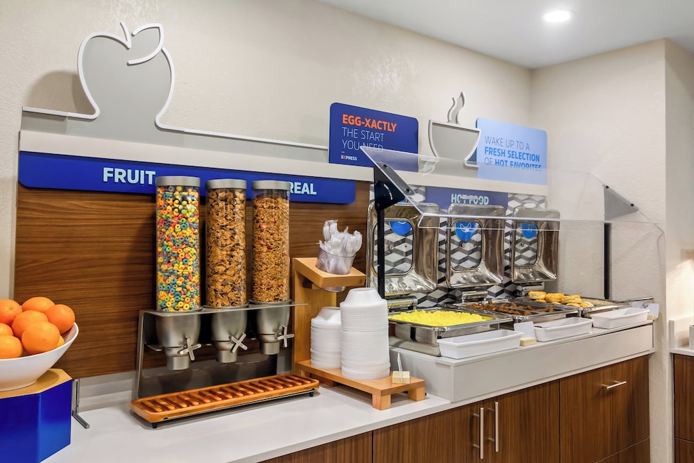 Holiday Inn Express & Suites Jacksonville SE Med Ctr Area by IHG - photo 47