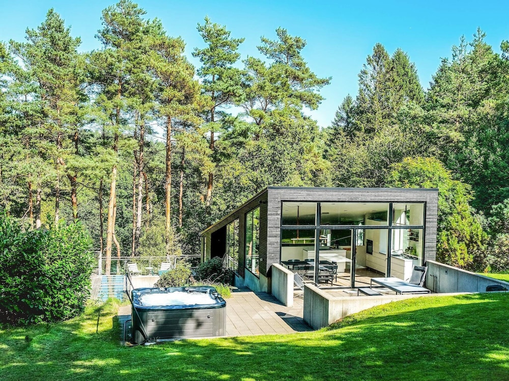 Libby's Cove - carbon neutral hotel in Unknown City