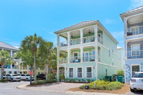 Splish Splash Pet friendly Pool view - last minute hotel in Destin